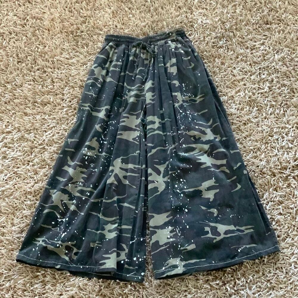 BlueVelvet Wide Leg Camo Printed Splatter Detail Side M/L - Picture 2 of 7
